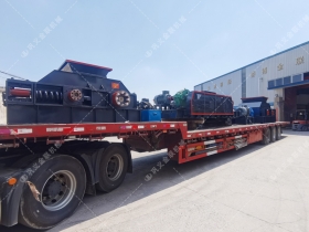 1200*1200雙齒輥破碎機，兩臺900*900軌道移動雙齒輥破碎機發(fā)往云南